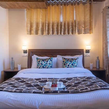 Stayvista At Cecil Cottages With Barbeque, Hill View Kasauli Zewnętrze zdjęcie