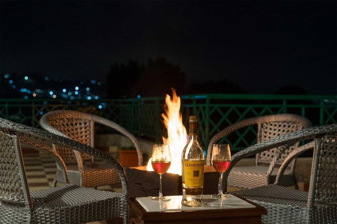 Stayvista At Cecil Cottages With Barbeque, Hill View Kasauli Zewnętrze zdjęcie