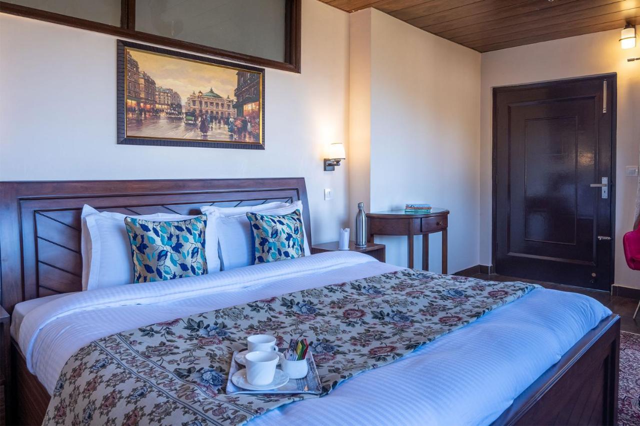 Stayvista At Cecil Cottages With Barbeque, Hill View Kasauli Zewnętrze zdjęcie